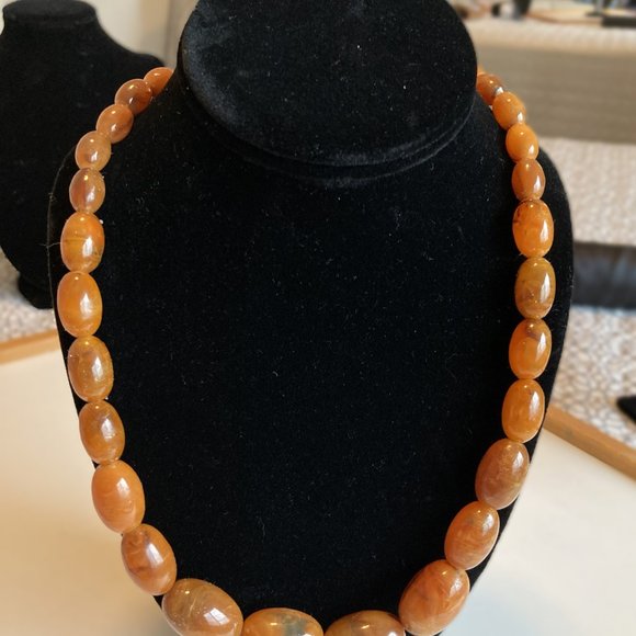 Swirled Amber Brown Vintage Lucite Bead Necklace - 28 inches - Picture 5 of 5